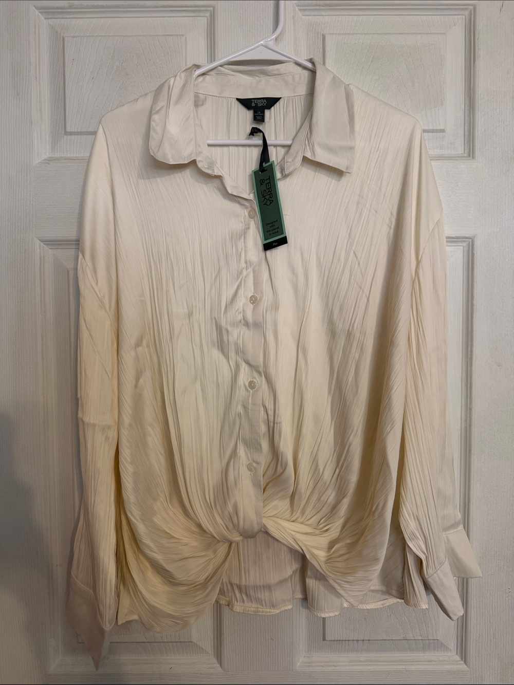 Terra & Sky Cream Button-Down Twist-Hem Blouse
